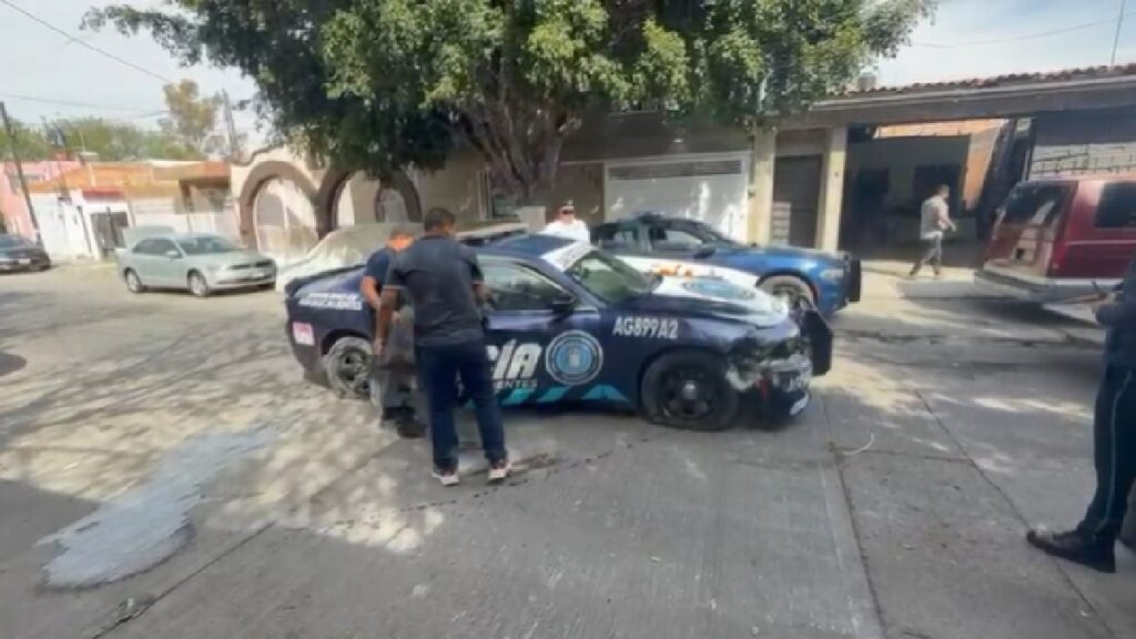 Hombre Roba Patrulla de la Policía Vial en Aguascalientes y Choca Contra Varios Vehículos