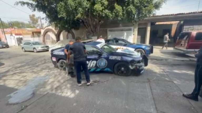 Hombre Roba Patrulla de la Policía Vial en Aguascalientes y Choca Contra Varios Vehículos