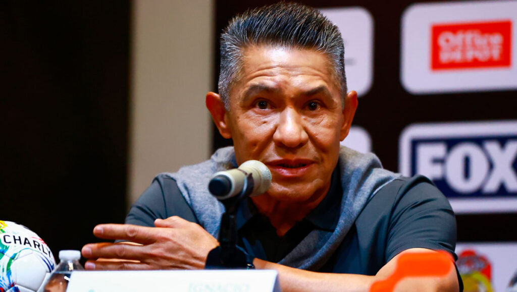 Ambriz Enfatiza la Necesidad de Resultados: ‘No Usaremos la Venta del León como Excusa’