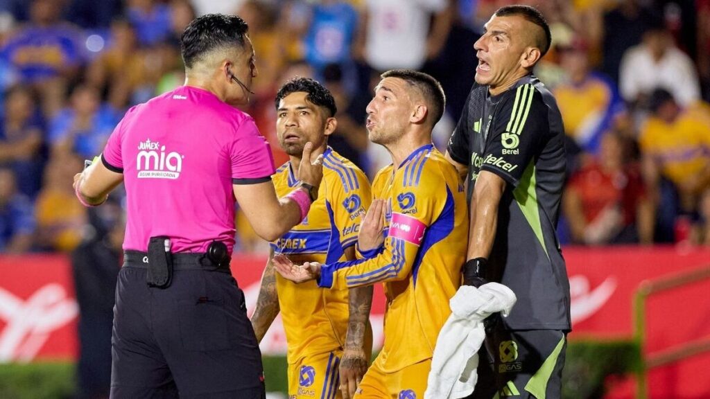 El Familiar del Chuletita, Árbitro que Ha Pitado Penales a Tigres, Rechazado por Cruz Azul
