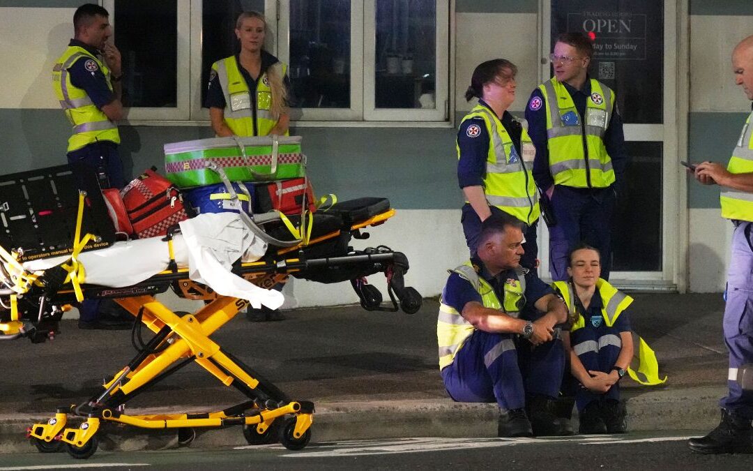 Padre e hijo implicados en acto terrorista antisemita en playa de Australia que dejó 15 muertos