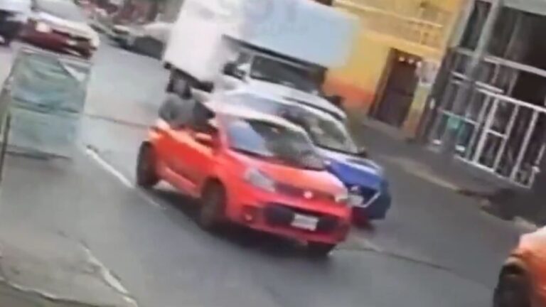 Comerciantes de Naucalpan brindan ayuda a mujer durante intento de secuestro