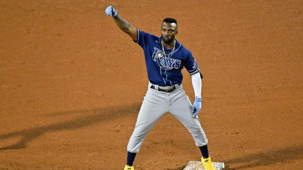 Randy Arozarena Sorprende en Yucatán al Regalar Carros a sus Entrenadores