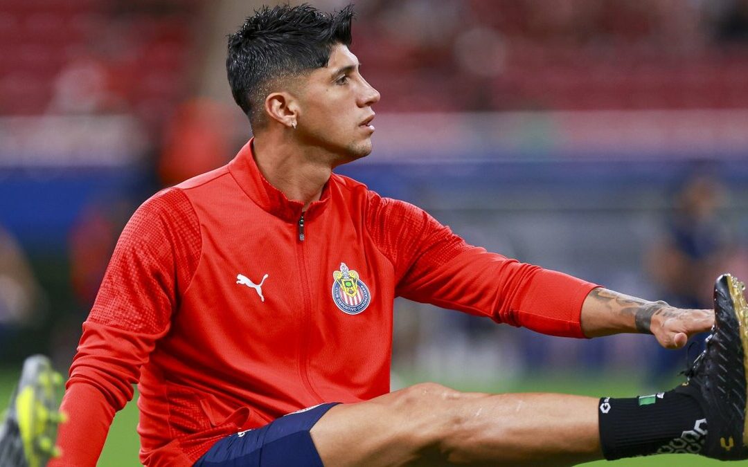 Alan Pulido: Chivas busca reubicación del delantero en la liga MX