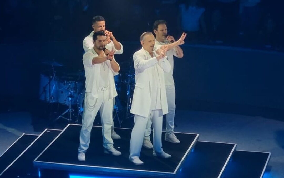 Miguel Bosé Brilló en Monterrey con un Concierto Íntimo de Éxito