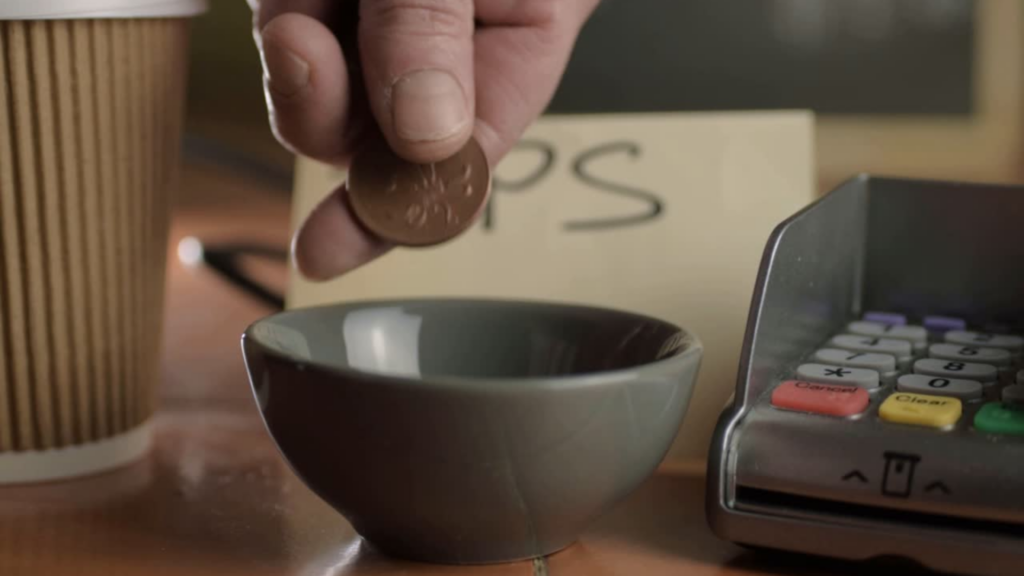 Deducción de Propinas: Hasta $25,000 en Impuestos para Trabajadores a Partir de 2025