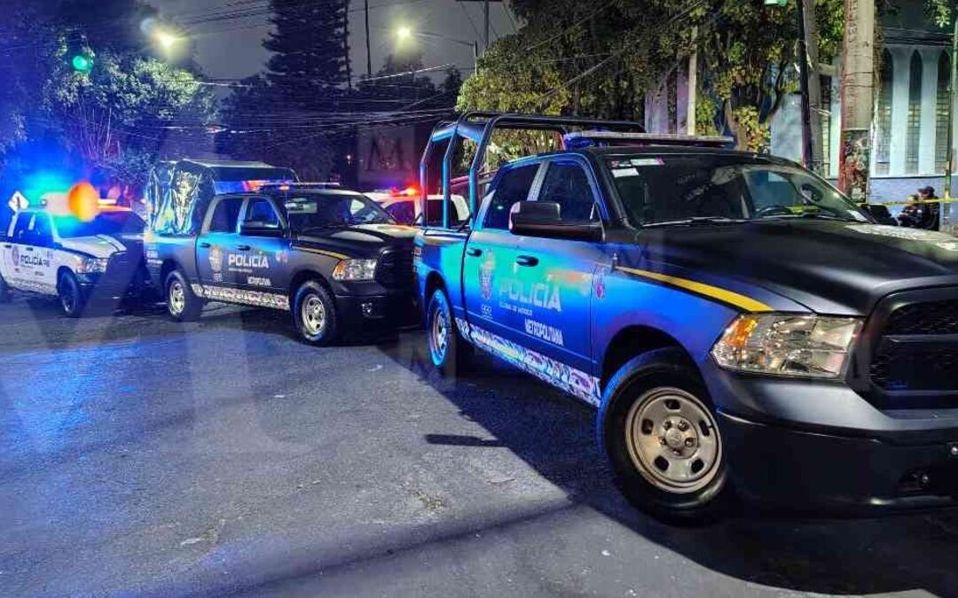 Ataque a balazos en Azcapotzalco: pareja asaltada dentro de su auto
