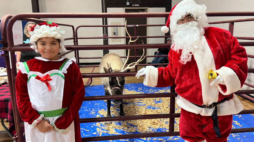 Convivio Navideño en Evergreen: Santa Claus y un Reno Real Este Sábado