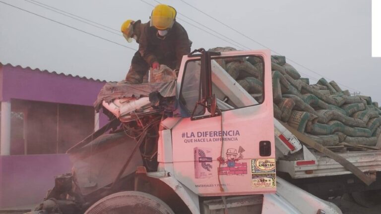 Accidente mortal: Hombre muere aplastado por carga de cemento en Alvarado, Veracruz