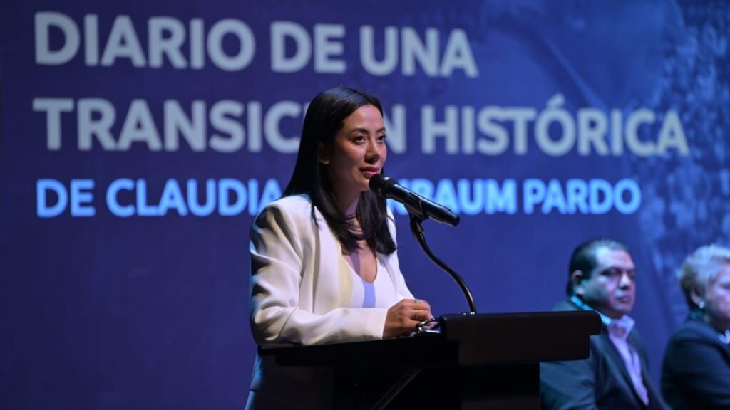 Betzabé Martínez Asiste a la Presentación del Libro ‘Diario de una Transición Histórica’ en Stockton Modesto