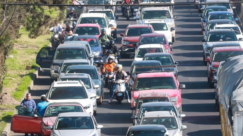 Hoy No Circula en CdMx y Edomex: Autos Restringidos Este Sábado 6 de Diciembre 2025