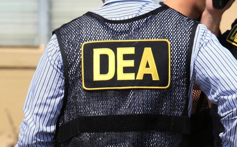 Exagente de la DEA Cae en Trampa: Lavado de Dinero para el CJNG Resulta Ser una Operación Encubierta