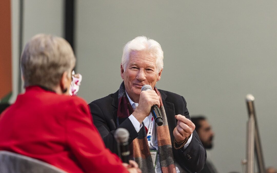 Momento Tenso entre Alicia Bárcena y Richard Gere por Claudia Sheinbaum en la FIL Guadalajara