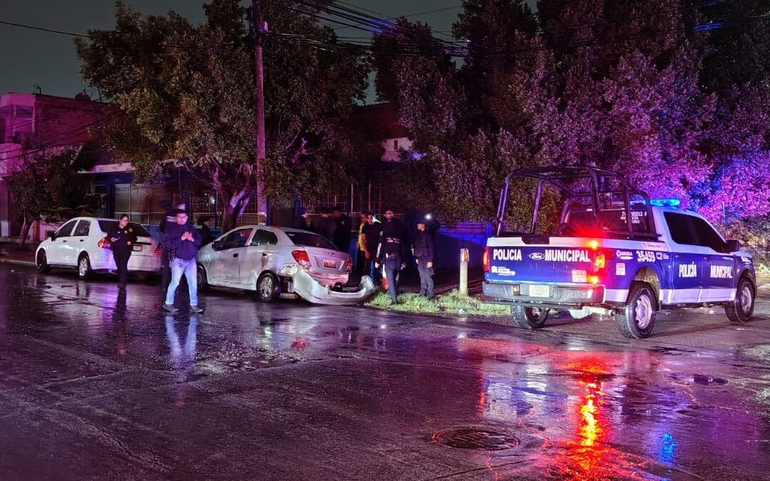 Accidente en Torreón: Hombre Abandona Vehículo Tras Choque Fuerte