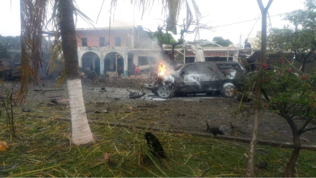 Terror en Michoacán: Coche bomba en Coahuayana causa 2 muertes y 7 heridos críticos, se culpa al CJNG