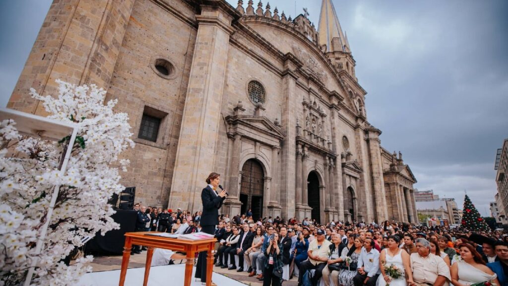 Verónica Delgadillo Celebra El Amor: Ceremonia Colectiva de Matrimonio en el Centro Histórico de Guadalajara