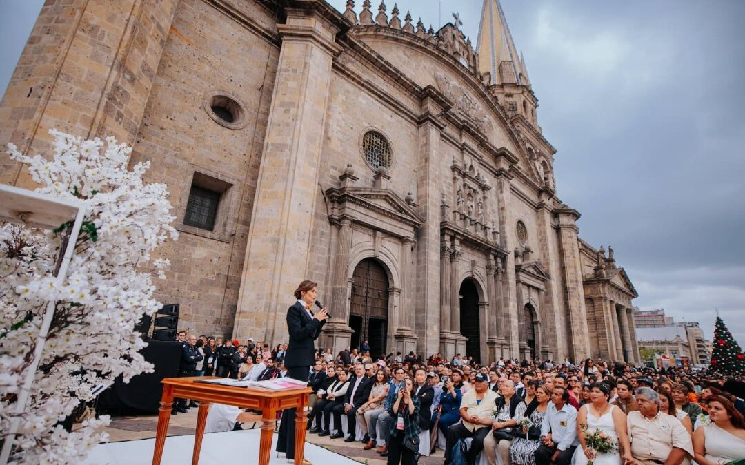 Verónica Delgadillo Celebra El Amor: Ceremonia Colectiva de Matrimonio en el Centro Histórico de Guadalajara
