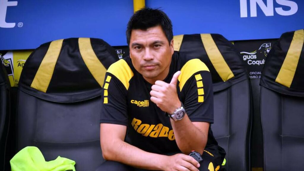 Gallos Blancos de Querétaro Nombra a Esteban González Como Su Nuevo Entrenador de Manera Original