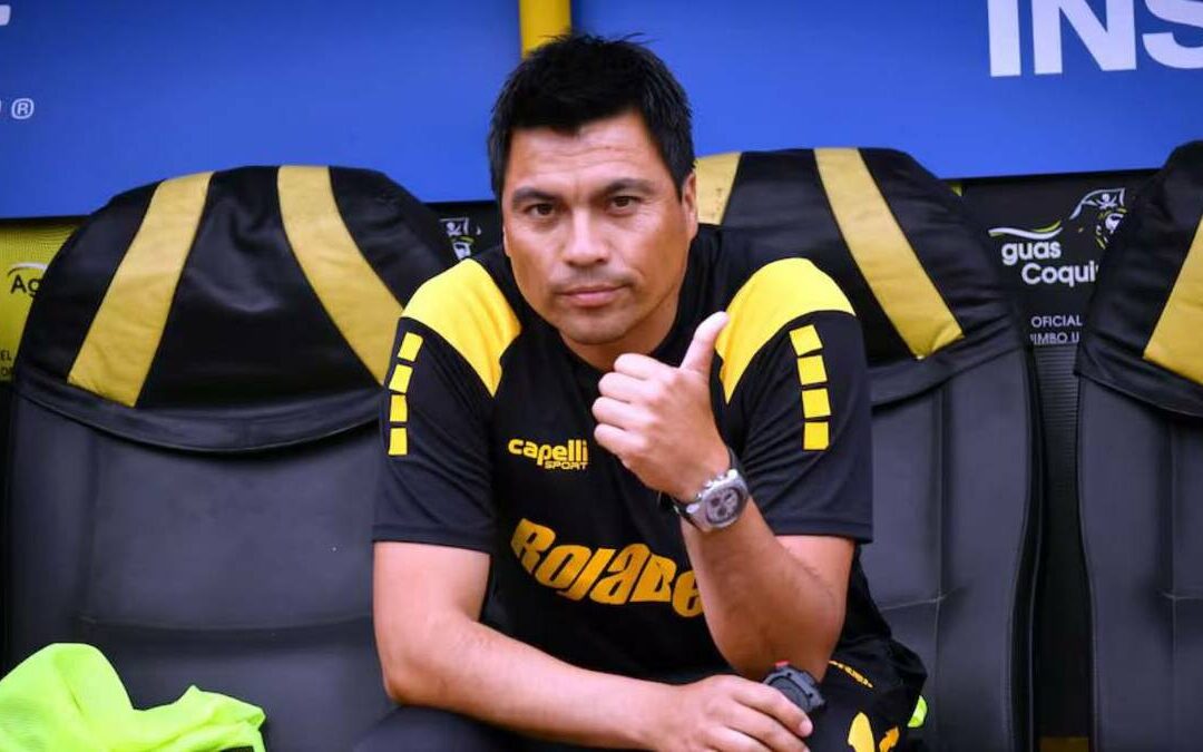 Gallos Blancos de Querétaro Nombra a Esteban González Como Su Nuevo Entrenador de Manera Original