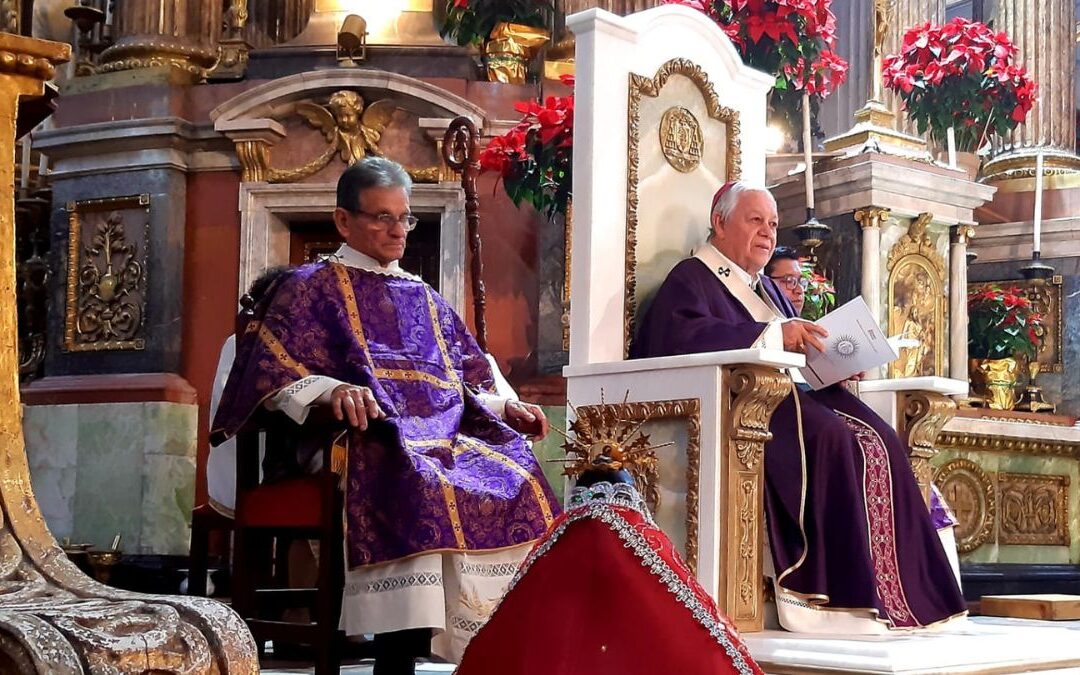 El Arzobispo de Puebla Enciende la Vela de Adviento: Un Simbolo de Paz y Esperanza