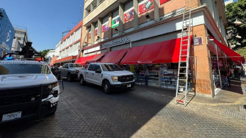 Operativos de la Fiscalía en Plazas de Electrónicos de Guadalajara para Combatir la Venta de Artículos Robados