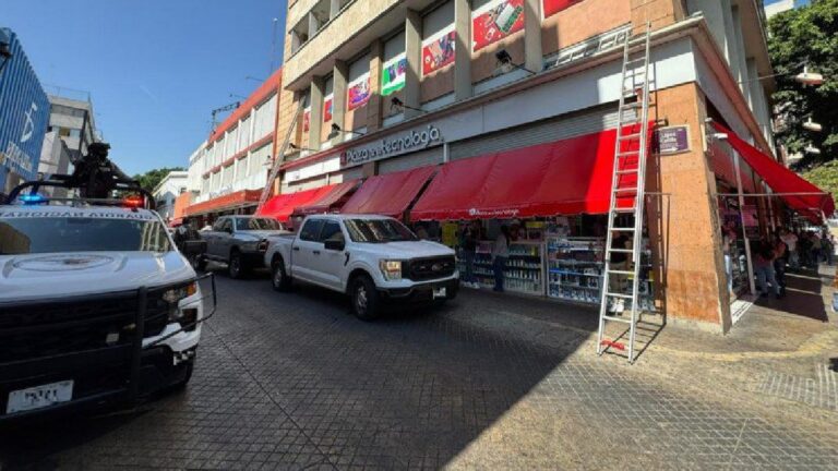 Operativos de la Fiscalía en Plazas de Electrónicos de Guadalajara para Combatir la Venta de Artículos Robados