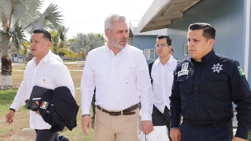 El Gobernador de Michoacán Alfredo Ramírez Bedolla Visita Coahuayana para Garantizar Atención a Víctimas de la Explosión