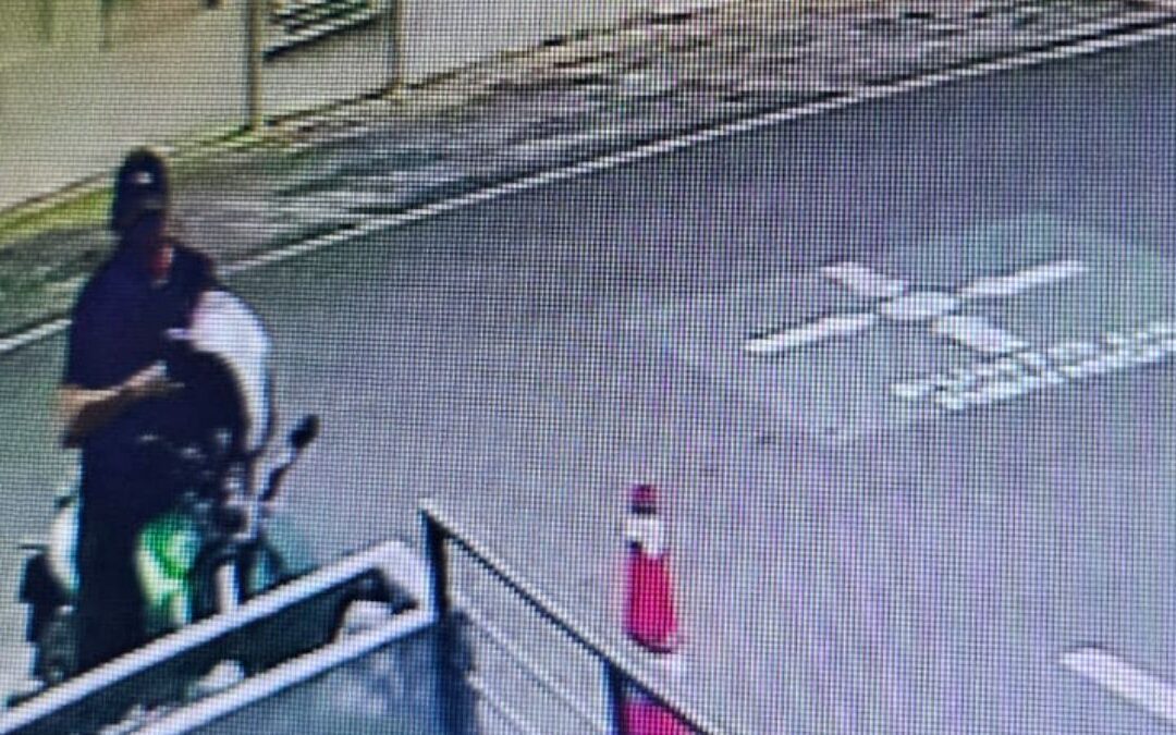 Robo de Motocicleta en Anzures: Delincuente Captado en Cámaras de Seguridad