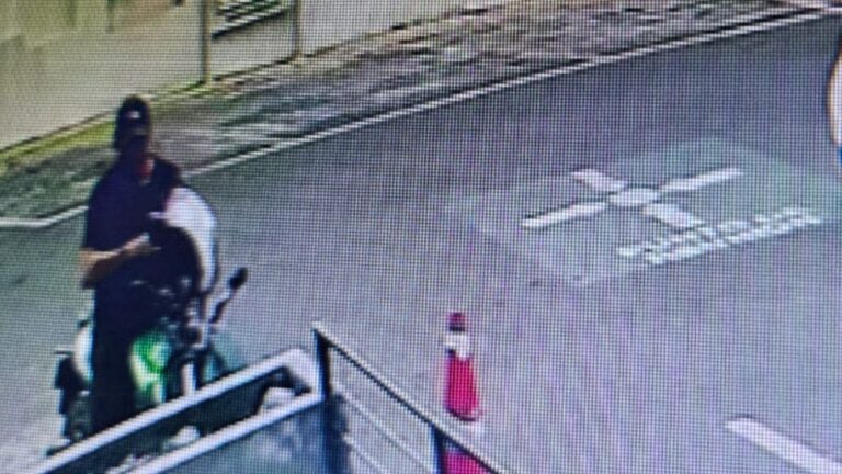 Robo de Motocicleta en Anzures: Delincuente Captado en Cámaras de Seguridad