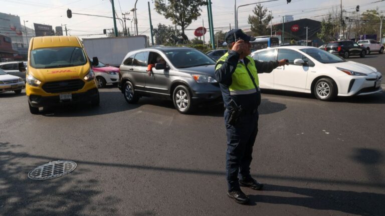 Hoy No Circula en CdMx y Edomex: Autos que Descansan el 8 de Diciembre de 2025