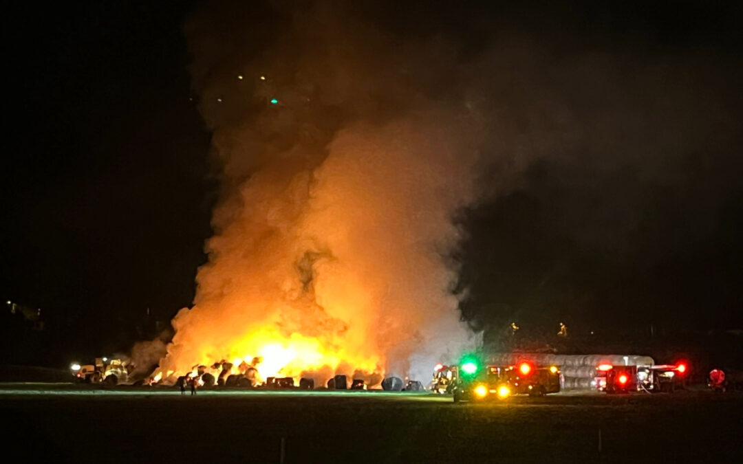 Incendio en San Diego: Cientos de pacas de heno arrasadas por las llamas