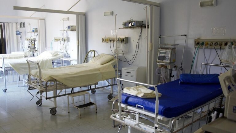 Alza de Primas en Seguros Médicos: Expertos de la UANL Atribuyen la Causa a Falta de Competencia