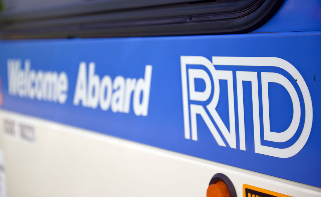 Crisis de consumo de drogas y refugio en el sistema de transporte de Denver