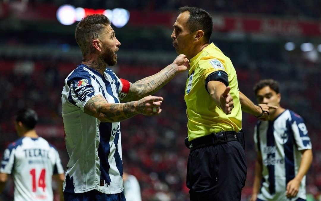 Sergio Ramos Recibe un Obsequio Especial de Santander en su Último Partido en Liga MX