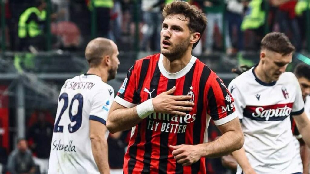 El Entrenador del Milan Confirma el Regreso de Santiago Giménez a la Actividad