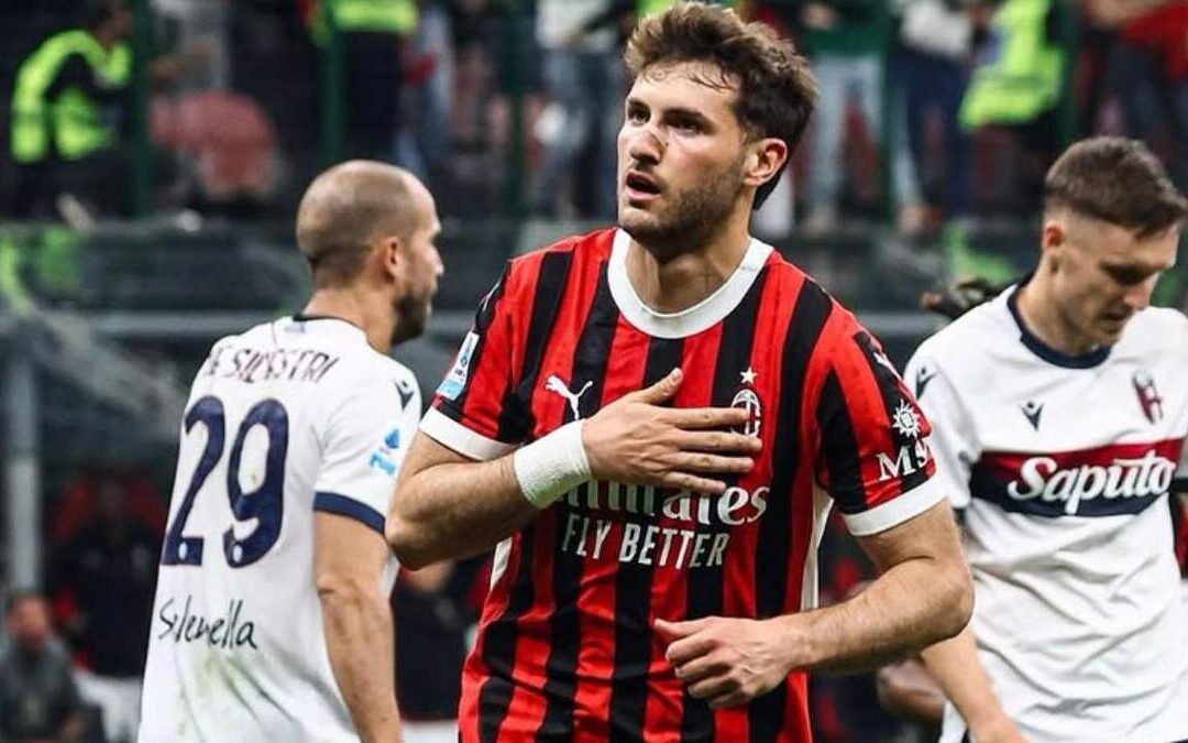 El Entrenador del Milan Confirma el Regreso de Santiago Giménez a la Actividad