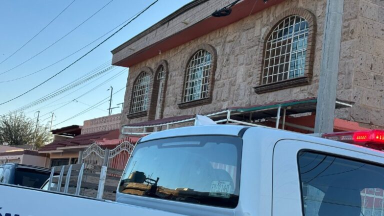 Hombre sufre quemaduras al tocar cables de alta tensión en Torreón