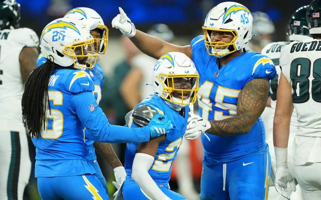 Los Angeles Chargers logra una emocionante victoria en tiempo extra contra los Philadelphia Eagles