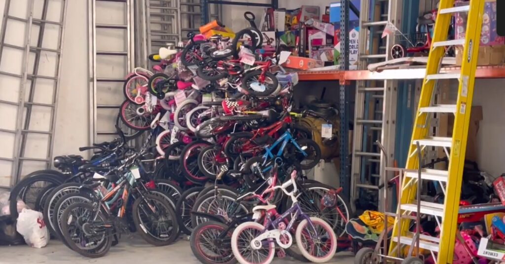 Santa Claus Bombero de Ciudad Juárez Necesita Tu Ayuda para Regalar Juguetes en El Paso