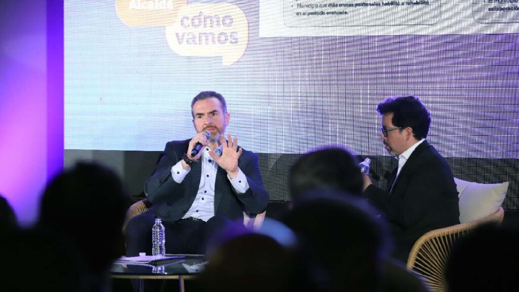 Monterrey Lidera en Desempeño, Mientras García Reprueba en Evaluación de Alcalde