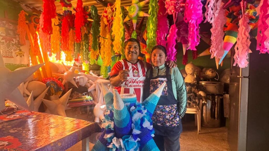 La Tradición Piñatera: Cómo la Familia Ruiz Preserva el Arte de Hacer Piñatas