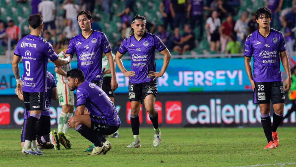 Desbandada en Mazatlán FC: Cambios en Jugadores y Cuerpo Técnico