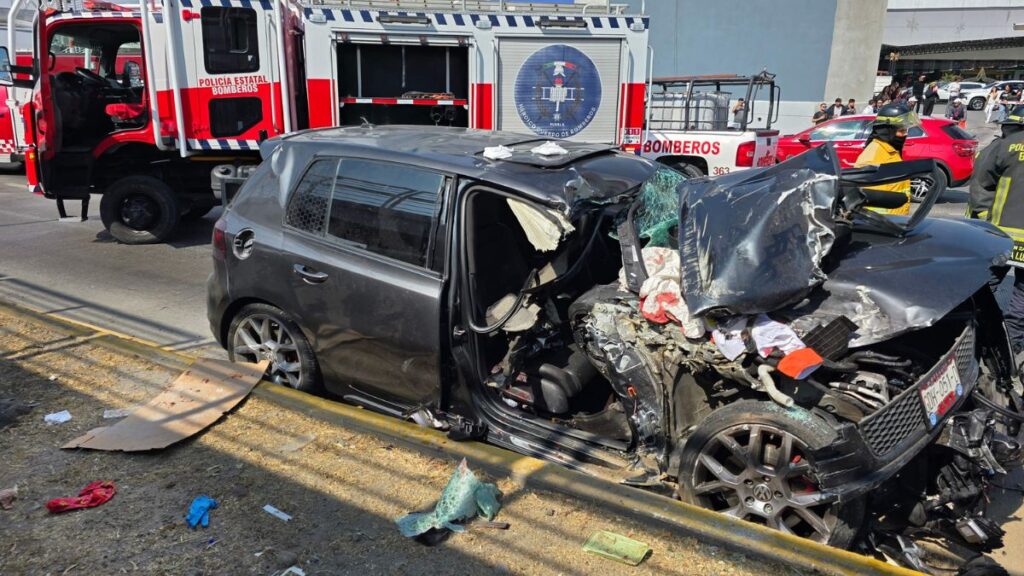 Mujer muere atropellada en la Plaza Vía San Ángel tras una megacarambola en Puebla