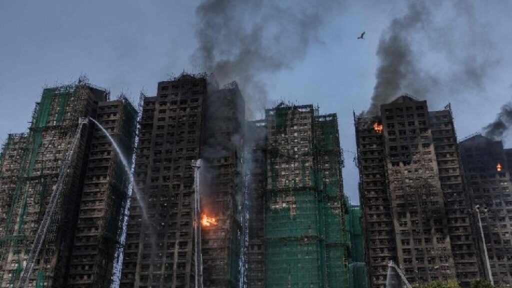 Tragedia en Hong Kong: Incendio Cobra la Vida de 160 Personas y Deja Seis Desaparecidos