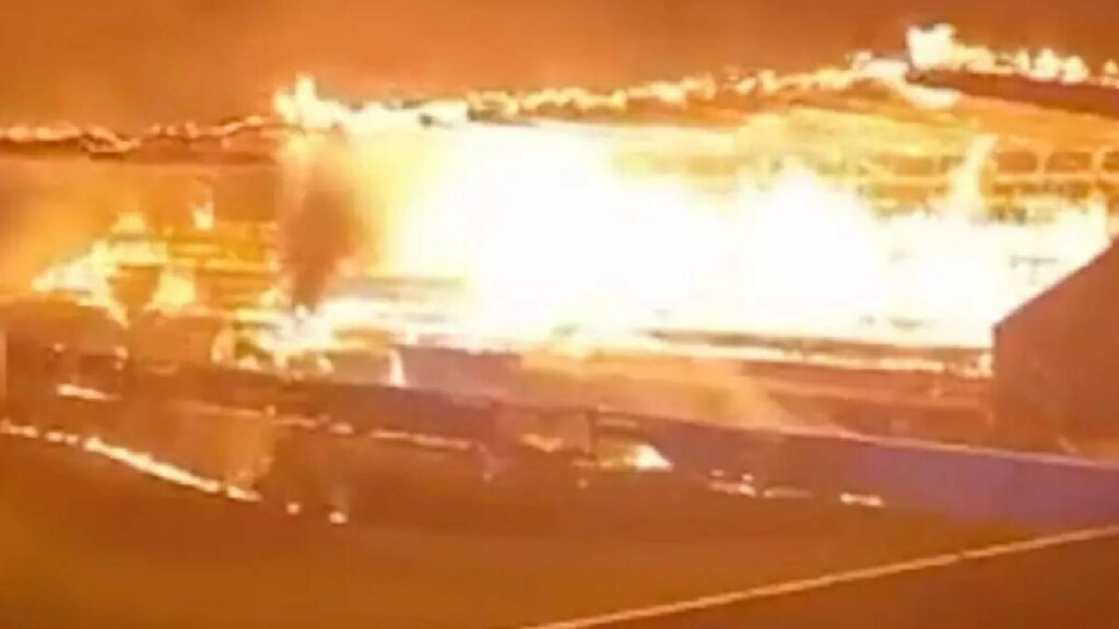 Incendio en Estadio de Equipo Europeo Hours Después de su Descenso