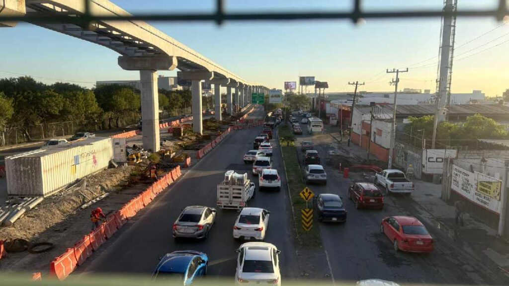 Cierre de Paso Elevado en Avenida Miguel Alemán Genera Caos Vial en Guadalupe, Nuevo León