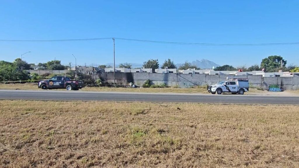 Descubren cuerpo calcinado en un terreno baldío en Juárez, Nuevo León