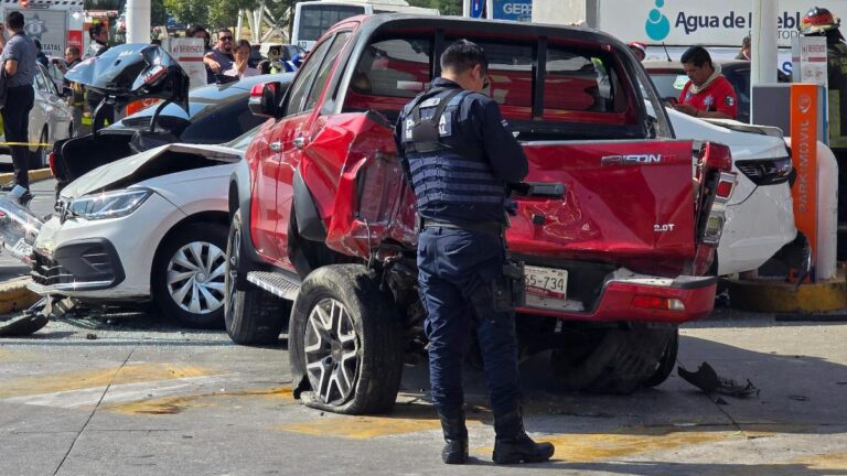 Fiscalía de Puebla Investiga Carambola en Vía Atlixcáyotl: Identificación del Vehículo Implicado