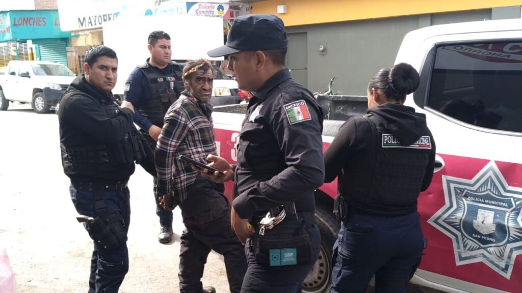 Hombre Ebrio Amenaza con Cuchillo a Policía en La Laguna: Un Incidente Alarmante