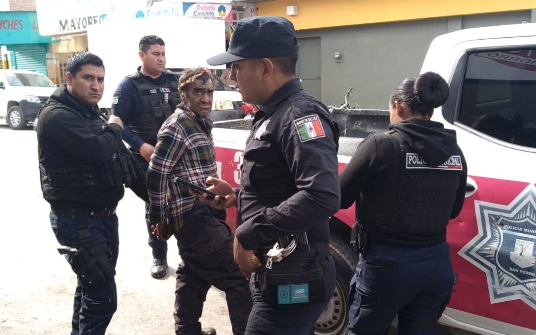 Hombre Ebrio Amenaza con Cuchillo a Policía en La Laguna: Un Incidente Alarmante